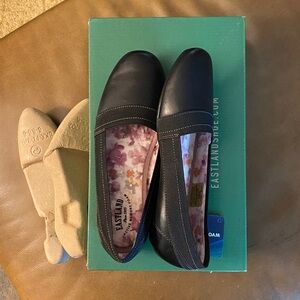 NIB. Eastland women’s shoe. Size 6. Black.